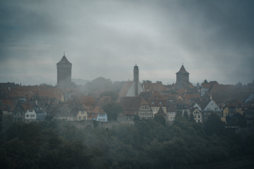 DSC01219 | Rothenburg ob der Tauber. Nur hier gibt es Exklusive und passend zur Jahreszeit Ihr Wandbild, T-Shirt, Tasse und alles was das Rothenburg Herz begehrt. - Realisiert mit Pictrs.com