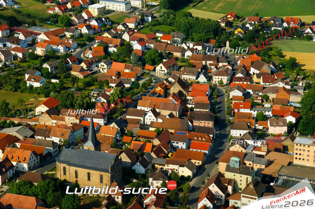 Die Luftaufnahme Kirche - Buttenheim wurde vom UL-Flugzeug (keine Drohne) aus fotografiert.Hohe Druck- Auflösung-die Geschenkidee!
