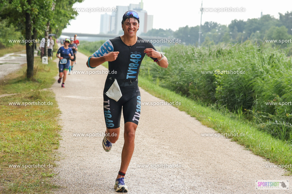 LUR_1543 | 34. M-net Erlanger Triathlon 2025 #erlangertriathlon  #mnettriathlon2025 #mnettriathlon #team #olympischedistanz #mitteldistanz #triathlon #maindonaukanal  #erlangertriathlon2025 #yourpictrs #tv1848 #tv1848erlangen  #triathlonbayern #sportinerlangen #demsportverbunden #sportshot_your_pictrs Copyright: www.sportshot.de