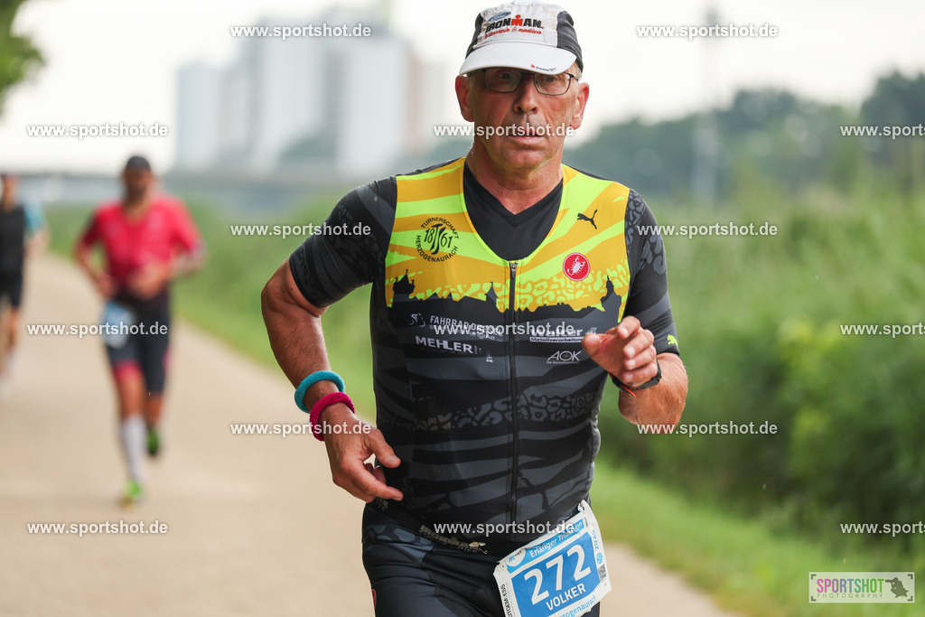 LUR_1934 | 34. M-net Erlanger Triathlon 2025 #erlangertriathlon  #mnettriathlon2025 #mnettriathlon #team #olympischedistanz #mitteldistanz #triathlon #maindonaukanal  #erlangertriathlon2025 #yourpictrs #tv1848 #tv1848erlangen  #triathlonbayern #sportinerlangen #demsportverbunden #sportshot_your_pictrs Copyright: www.sportshot.de
