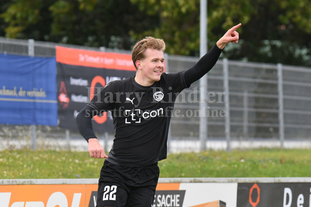 SpVgg Plattling : FC Walkertshofen |  Sebastian Niedermayer (SpVgg Plattling) Torschütze zum 1:0 - Realisiert mit Pictrs.com