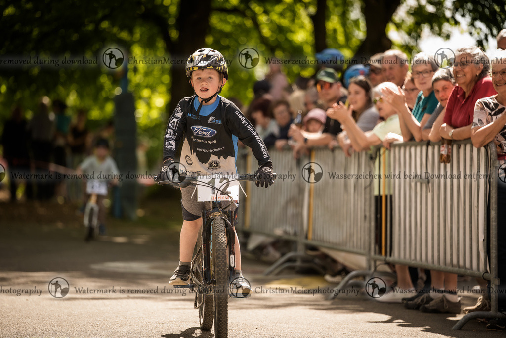 Eierlesen 2026 | Sie wurden bei einem Event oder Sportanlass fotografiert? Hier finden sie ihre Bilder! - Realisiert mit Pictrs.com