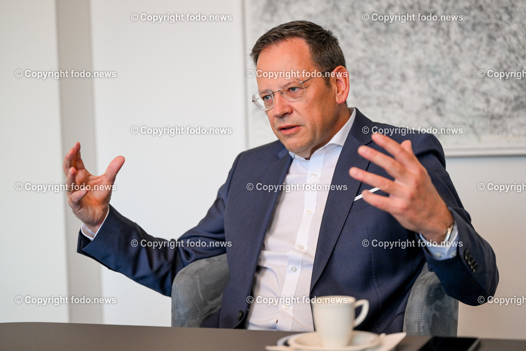 Klaus Kumpfmueller (Vorstandsvorsitzender der Hypo Oberoesterreich)_ 16.04.2024-25 | 16.04.2024, Linz, AUT, Hypo Oberoesterreich, Linz, im Bild Klaus Kumpfmueller (Vorstandsvorsitzender der Hypo Oberoesterreich)