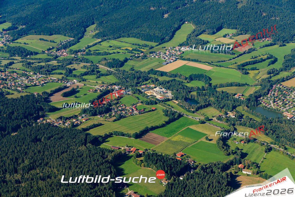 Die Luftaufnahme Simpering - Hohenwarth wurde 2021 mittels Flugzeug (keine Drohne) erstellt. Hohe Auflösung -für große Poster und Wandbilder geeignet!