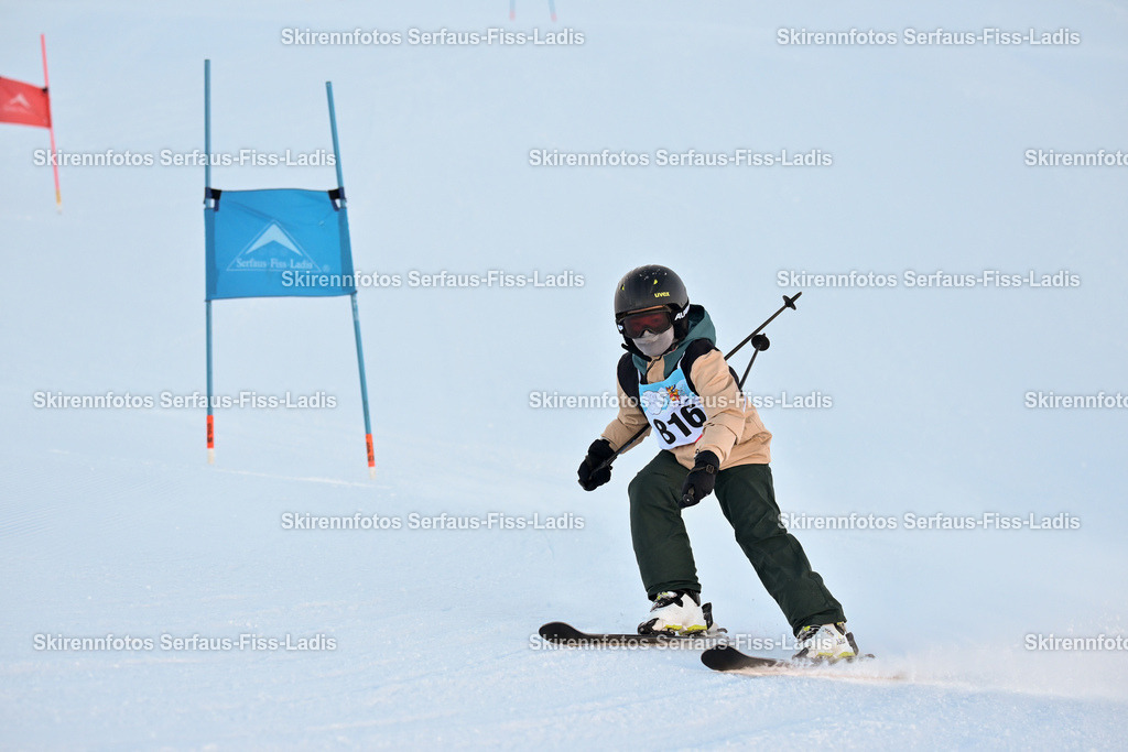 SRF_25.12.2025_0056 | Skirennfotos,Serfaus,Fiss,Ladis,Kinderskirennen,Winter,Tirol,Oberland,skirace,SFL,feelfree,weil wir's genießen,ski,Ski,skifahren,Sonnenplateau, - Realisiert mit Pictrs.com