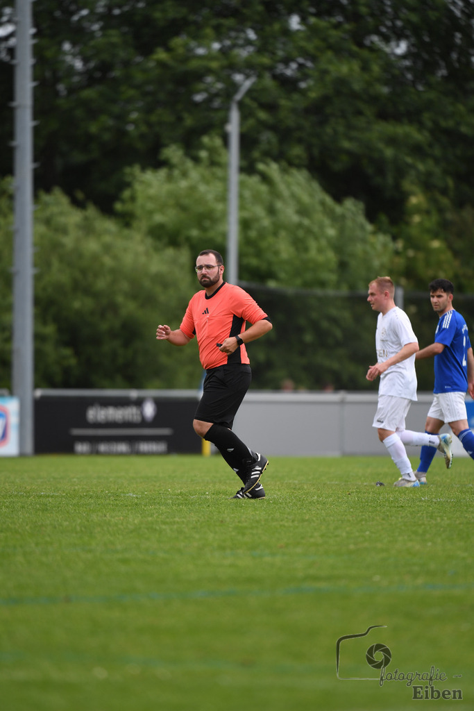 1. FC Nordenham-SV GOTANO | Kreispokal Finale Jade-Weser-Hunte 1. Mannschaften; 1.FC Nordenham (weiß)-SV GOTANO (blau) am 15.06.2025 in Rastede (Sportanlage Köttersweg), Photo: Philip Eiben 2025 - Realisiert mit Pictrs.com