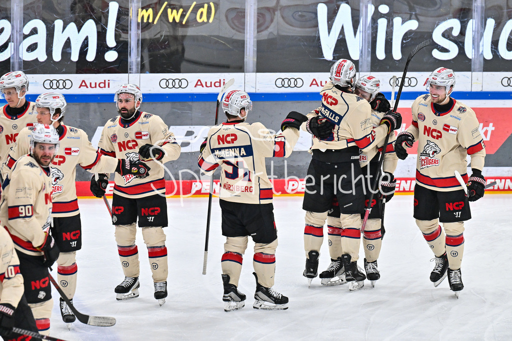 ERC Ingolstadt - Nuernberg Ice Tigers | Grenzeloser Jubel der Ice Tigers nach dem Siegtreffer zum 5-6 in der Verlaengerung durch Hayden SHAW (Nuernberg Ice Tigers 82) / Treffer / DEL: ERC Ingolstadt - Nuernberg Ice Tigers, Saturn Arena am 21.03.2025
