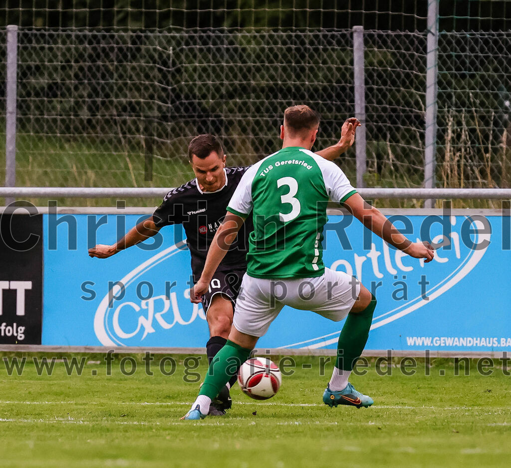 2023-08-09_064_FC_Schwaig_gegen_TuS_Geretsried | Deutschland, 09.08.2023:
Fußball, Landesliga Südost 2023 / 2024, 5. Spieltag, FC Schwaig gegen TuS Geretsried, Endergebnis: 4:1

Vincent Sommer (FC Schwaig, #10), Kenan Numanovic (TuS Geretsried, #3)

Foto: Christian Riedel / fotografie-riedel.net