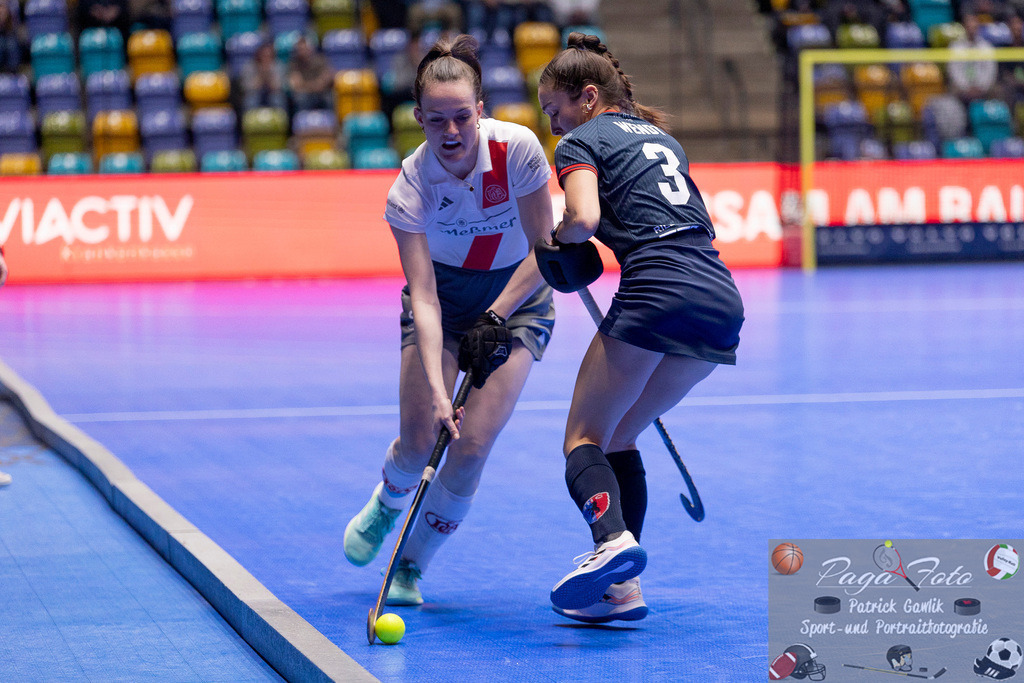Volvo E.R.B. Final 4 Halbfinale Frauen: Der Club an der Alster - Berlienr HC, 25.01.2025 | Katharina Kirschbaum (Der Club an der Alster #8) & Stefanie Wendt (Berliner HC #3), Der Club an der Alster - Berliner HC, Frankfurt, Süwag Arena, 25.1.2025 - Realisiert mit Pictrs.com