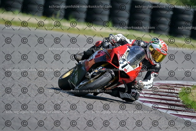26BT02-1351 | markuskiefer.com - Realisiert mit Pictrs.com