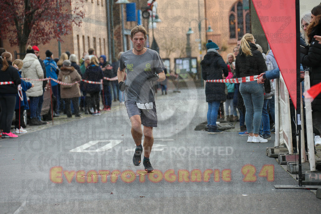 221127_1209_EX1_2031 | Sportfotografie im Rhein-Sieg Kreis, Köln, Bonn, NRW, Rheinland Pfalz, Hessen, etc. Unser Tätigkeitsfeld umfasst den Laufsport vom Volkslauf über den Marathon, Duathlon, Triathon bis zum Ultralauf wie Kölnpfad Ultra oder Schindertrail.