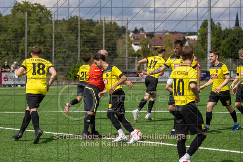 20250824_125858_0047 | #,1.FC Heiningen II (gelb) vs. 1.Göppinger SV III (weiß), Fußball, Kreisliga B7 - Bezirk Neckar/Fils, 01. Spieltag, Saison 2025/2026, Kunstrasenplatz Sportzentrum Heiningen, Krautgarten 1, 73092 Heiningen, 24.08.2025 - 13:00 Uhr,Foto: PhotoPeet-Sportfotografie/Peter Harich