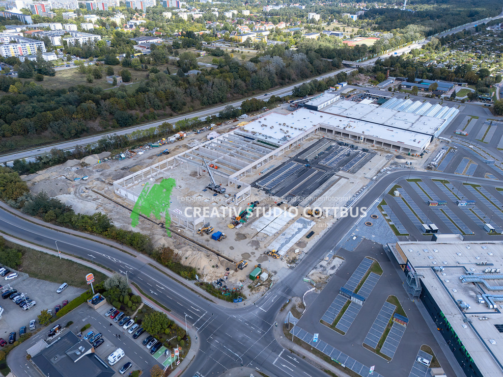 Neubau Lausitzpark, 2. Bauabschnitt | Neubau des Lausitz Parks in Cottbus. Komplette Fertigstellung im Jahr 2027. Die Edekagruppe investiert knapp 100 Millionen Euro in dieses Projekt. - Realisiert mit Pictrs.com