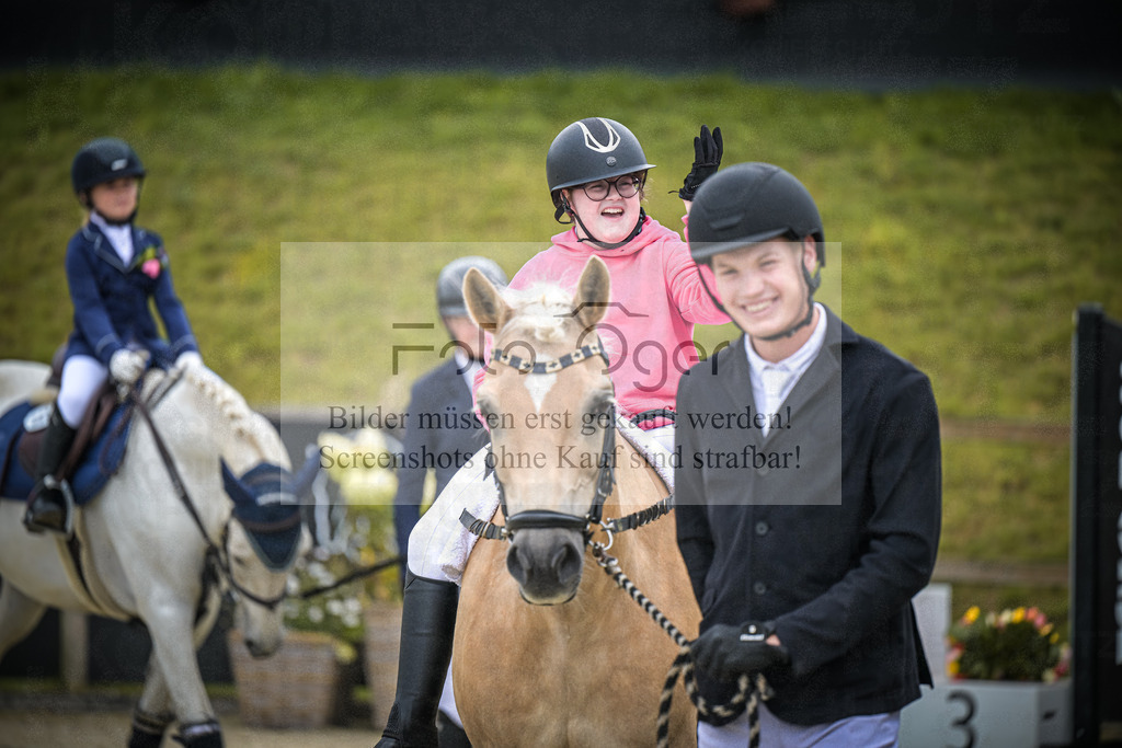 DOS_0307 | Entdecke hochwertige Reitturnierfotos von Foto Oger. Professionell, emotional und authentisch – jetzt Lieblingsmomente im Shop bestellen.Deutschlandweite Turnierfotografie. - Realisiert mit Pictrs.com