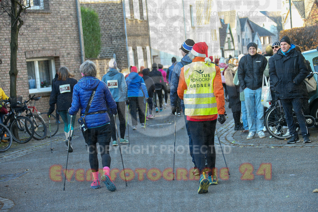 241201_1033_EX1_8277 | Sportfotografie im Rhein-Sieg Kreis, Köln, Bonn, NRW, Rheinland Pfalz, Hessen, etc. Unser Tätigkeitsfeld umfasst den Laufsport vom Volkslauf über den Marathon, Duathlon, Triathon bis zum Ultralauf wie Kölnpfad Ultra oder Schindertrail.