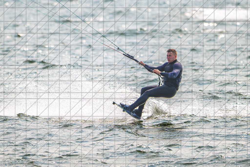 Windsurfing; div. unknown People | Hvide Sande, Denmark, 08.06.25: Windsurfing; div. unknown People —  CREDIT:www.bullenfotos.de, Martin König, Hörner Weg 40, D-49078 Osnabrück, +4917663732967 — Nutzung und Weitergabe nur zu den vereinbarten Zwecken. Presseanfragen an Ersteller. Alle Rechte beim Ersteller. Honorierung nach MFM. - Realisiert mit Pictrs.com