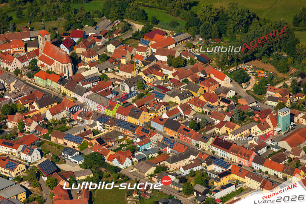 Luftaufnahme der Stadt Hahnbach - Die Luftaufnahme wurde 2025 vom UL-Flugzeug heraus erstellt ( keine Drohne ) - Hochauflösende Luftaufnahme - für professionelle Ausdrucke geeignet. Die Geschenkidee !Mit Lizenz und Bildrechte bestellbar