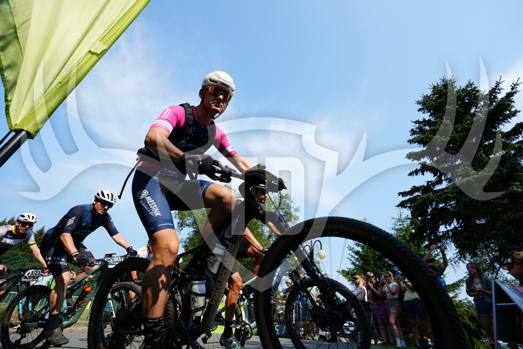FC102499 | Fotogalerie der Treibjagd im Dunkelwald - Dein MTB Etappenrennen im Erzgebirge - Realisiert mit Pictrs.com