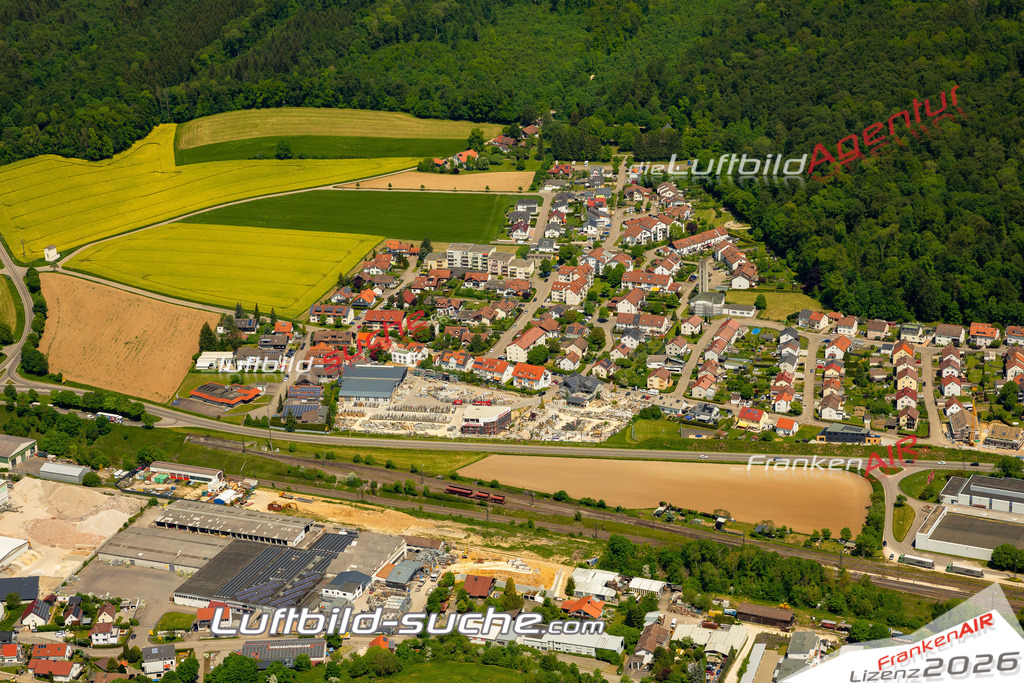 Das Luftbild zeigt  Amstetten - Die Luftaufnahme wurde 2023 vom UL-Flugzeug aus erstellt ( keine Drohne ) - Hochauflösende Luftaufnahme - Für grossformatige Ausdrucke geeignet. Die Geschenkidee !Mit Lizenz und Bildrechte bestellbar