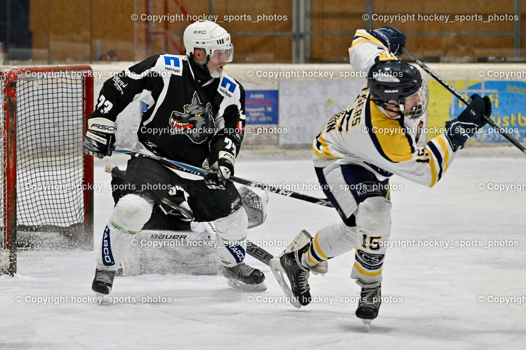 EC Tigers Paternion vs. Tarco Wölfe II | #23 Krainer-Bidovec Michael Tarco Wölfe II, #15 Rauter Johann EC Tigers Paternion, EC Tigers Paternion vs. Tarco Wölfe II, EC Tigers Paternion vs. Tarco Wölfe II am 19.12.2024 in Spittal an der Drau (Eissportzentrum Spittal), Austria, (Photo by Bernd Stefan)