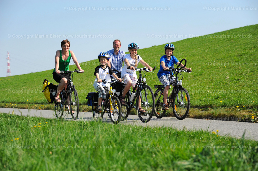 Radfahrer Elbe_ELS_0683136317a | Fotos aus den Touristenorten aus Norddeutschland. - Realisiert mit Pictrs.com