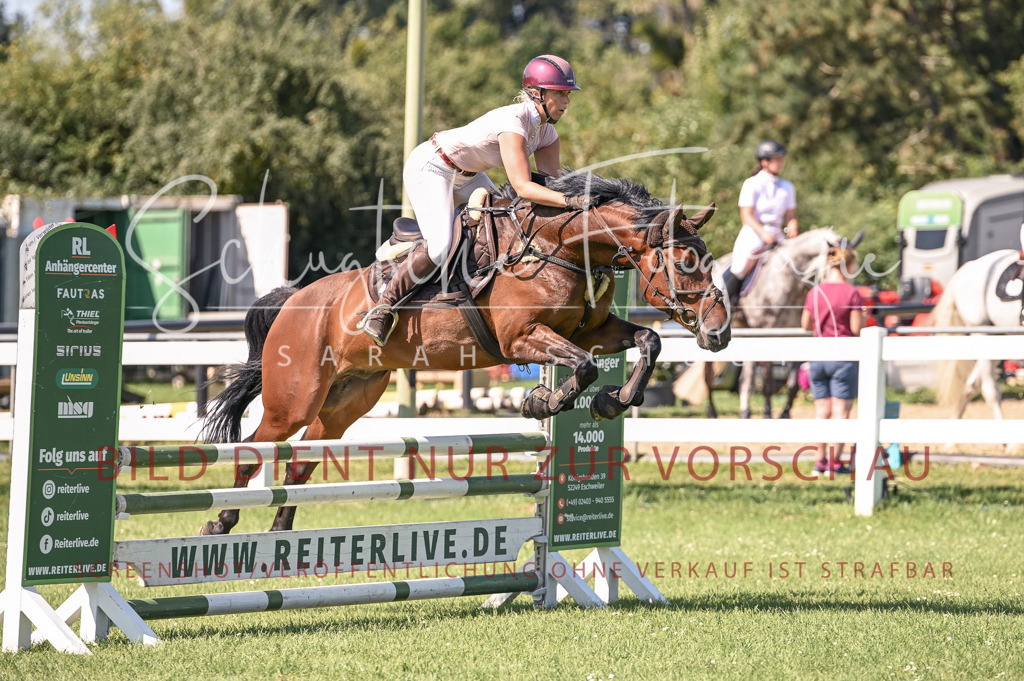 Schugtsche-Düren.2024-06.Stilspringprf.A_-63 | Schugtsche Fotografie - Realisiert mit Pictrs.com