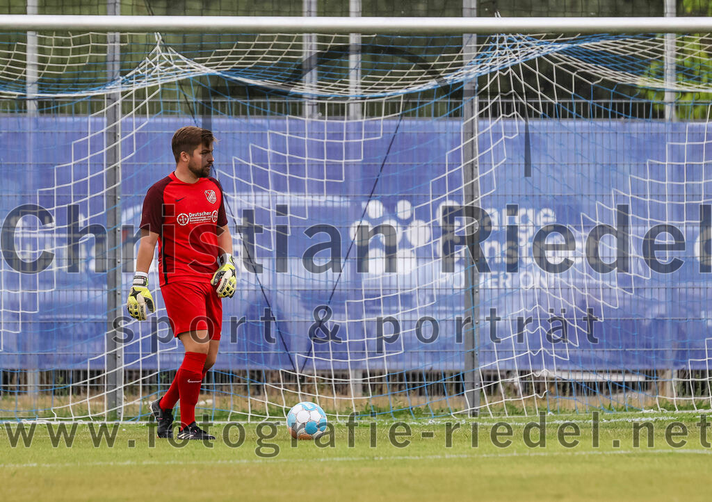 2023-06-30_044_FC_Langengeisling_gegen_VfB_Forstinning | Erding, Deutschland, 30.06.2023:
Fußball, Bezirksliga Oberbayern Ost 2023 / 2024, Testspiel, FC Langengeisling gegen VfB Forstinning, Endergebnis: 3:0

Torwart Christian Brader (FC Langengeisling, #1)

Foto: Christian Riedel / fotografie-riedel.net