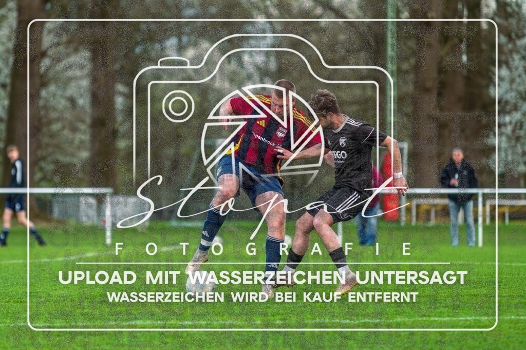 FGFSSGN-1043 | Jan-Alexander Niebuhr (SG Nordheide 3 #13) und Lucas Dubrock (FG Fulde-Stellichte 2 #11) beim Herren 3. Kreisklasse HK Spiel zwischen FG Fulde-Stellichte II und SG Nordheide III im Fulder Zentralstadion, Fulde (Simon Paul Stopat) - Realisiert mit Pictrs.com