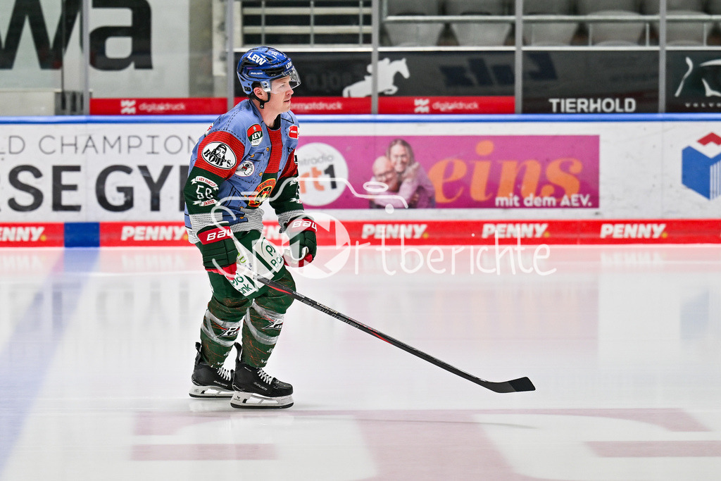 Augsburger Panther - Grizzlys Wolfsburg | AUGSBURG, GERMANY - 15. MARCH: Im Bild T. J. TREVELYAN (Augsburger Panther 24) beim warmup / Einzelfoto / Freisteller vor dem Match zwischen den Augsburger Panthern und den Grizzlys Wolfsburg am 52. Spieltag der Penny DEL im Curt Frenzel Stadion