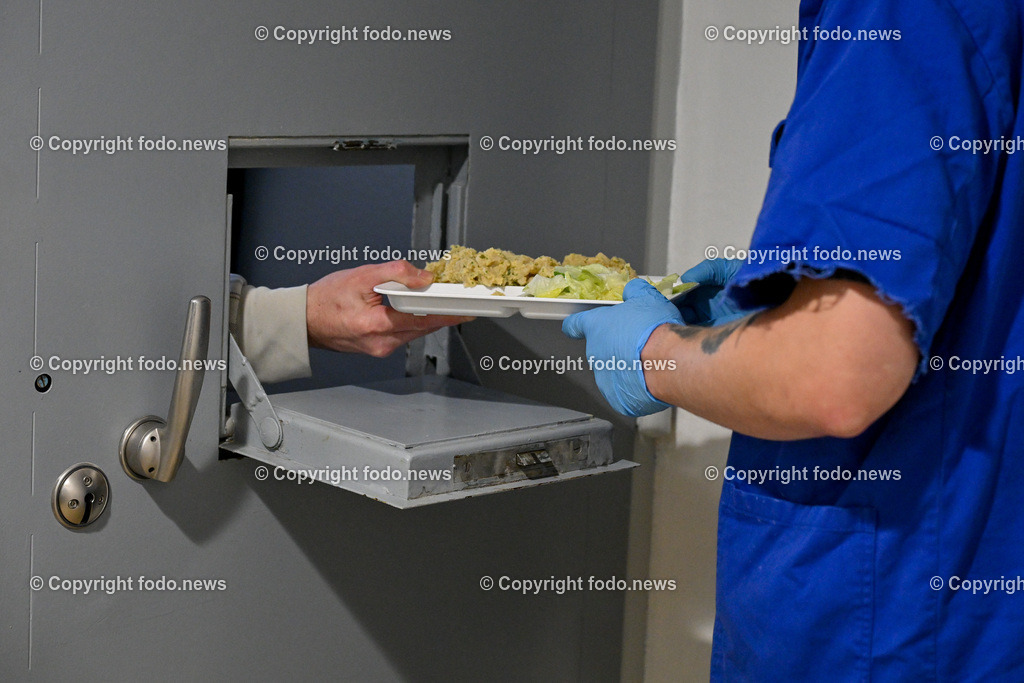 Justizanstalt Linz_ 29.04.2024_-23 | 29.04.2024, Linz, AUT, Justizanstalt, Justizwache, im Bild Essensausgabe in der JA