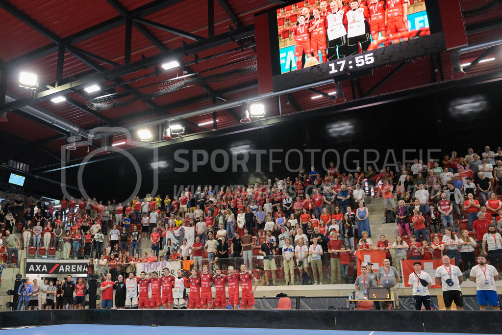 3v3 World Floorball Championships 2025 - Medal Ceremony | Audience in the AXA Arena during the national anthem, during 3v3 World Floorball Championships 2025, Switzerland: 03.05.2025, Winterthur, AXA ArenaEvent page: <a href="https://www.u19wfc2025.ch/">www.u19wfc2025.ch</a>Credit: Markus Aeschimann, <a href="https://markus-aeschimann.ch">markus-aeschimann.ch</a>Instagram: <a href="https://instagram.com/sportfotografie.aeschimann">@sportfotografie.aeschimann</a> - Realisiert mit Pictrs.com