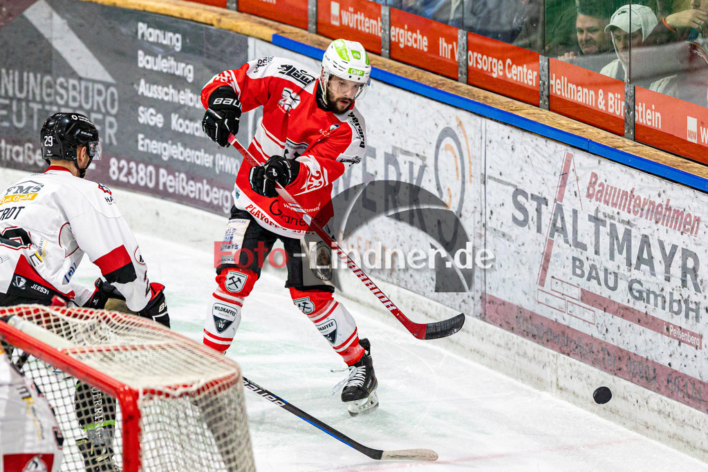 Spiel 1 Finale TSV Peißenberg Miners vs EHC Königsbrunn | Eishockey Bayernliga Playoffs 2023/2024, Spiel 1 Finale TSV Peißenberg Miners vs EHC Königsbrunn, 20240322,
Dejan VOGL (Miners 23) in Aktion,
2024-03-22 in Peißenberg (Eisstadion)
23 Dejan VOGL (Miners 23)
Copyright: WolfgangxLindner foto-lindner.de
