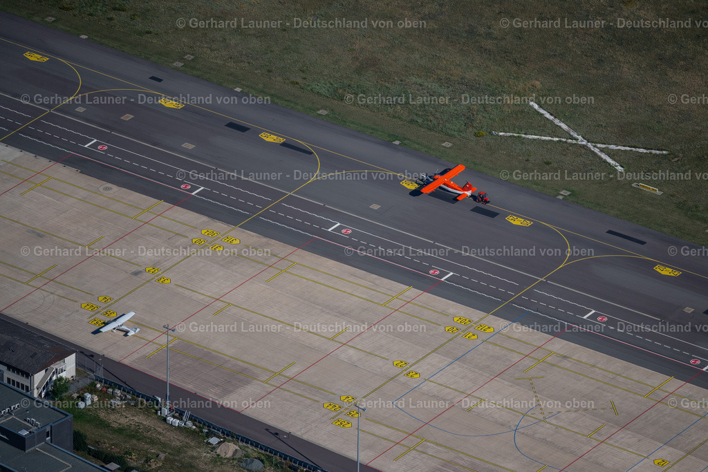 4034909 | Flughafen, Braunschweig, 31.07.2020 Hangar- Anlagen und Flugzeughallen zur Luftfahrzeugwartung am Flughafen im Ortsteil Kralenriede in Braunschweig im Bundesland Niedersachsen, Deutschland. // Hangar equipment and aircraft hangars for aircraft maintenance on airport in the district Kralenriede in Brunswick in the state Lower Saxony, Germany. Foto: Gerhard Launer