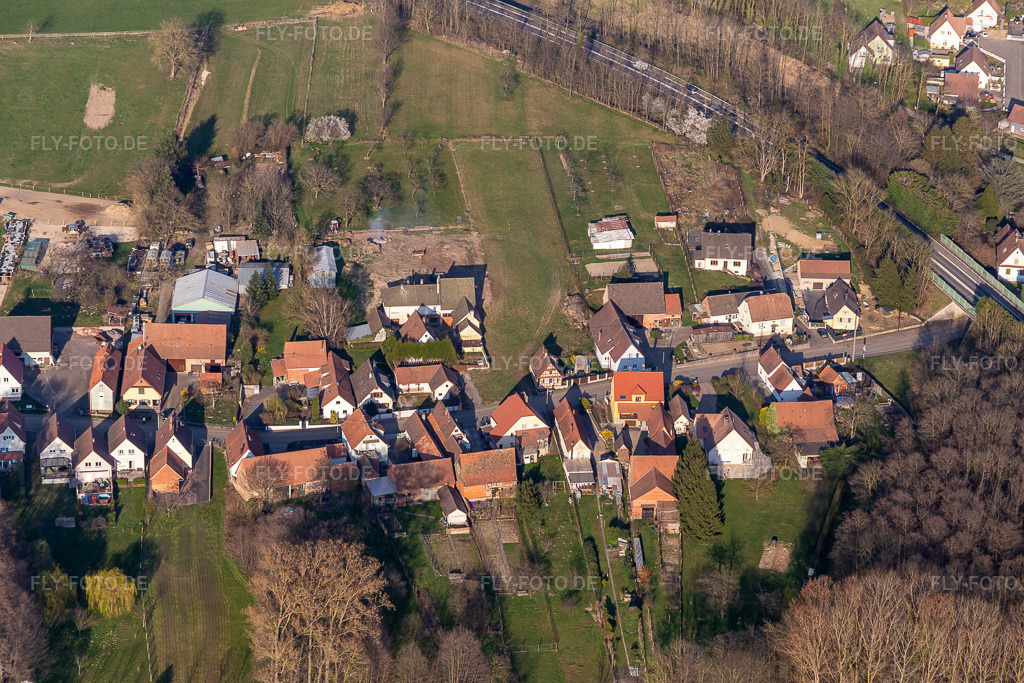 Luftbild: Rue de la Gare in Riedseltz im Bundesland Bas-Rhin in Frankreich. Foto: IMG_130955.jpg vom 22.03.2022 durch Werner Riehm/FLY-FOTO.de
