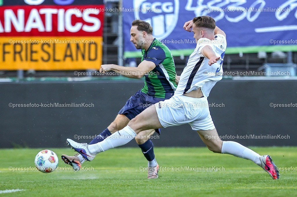 xKWIx24042601011 | 2026.04.24, xkwix, Fußball, Regionalliga West, FC Gütersloh -  Sportfreunde Lotte, Heidewaldstadion, 31.Spieltag, Saison 2025 / 2026: Julius Langfeld (FC Gütersloh #10) im Zweikampf gegen Louis Hiepen (VfL Sportfreunde Lotte #3) DFB regulations prohibit any use of photographs as image sequences and or quasi-video. Photo: xKamilxWilkowskixPressefotoKochx