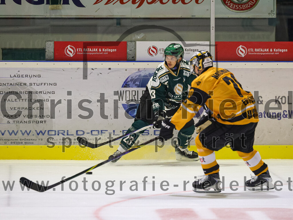 2025-08-22_149_TSV_Erding_gegen_EV_Fuessen | Erding, Deutschland, 22.08.2025:Eishockey, Oberliga Süd 2025 / 2026, Testspiel, TSV Erding gegen EV Füssen, Endergebnis: 1:4Lukas Gaus (Erding Gladiators, #23), Nikita Naumann (EV Füssen, #78)Foto: Christian Riedel / fotografie-riedel.net