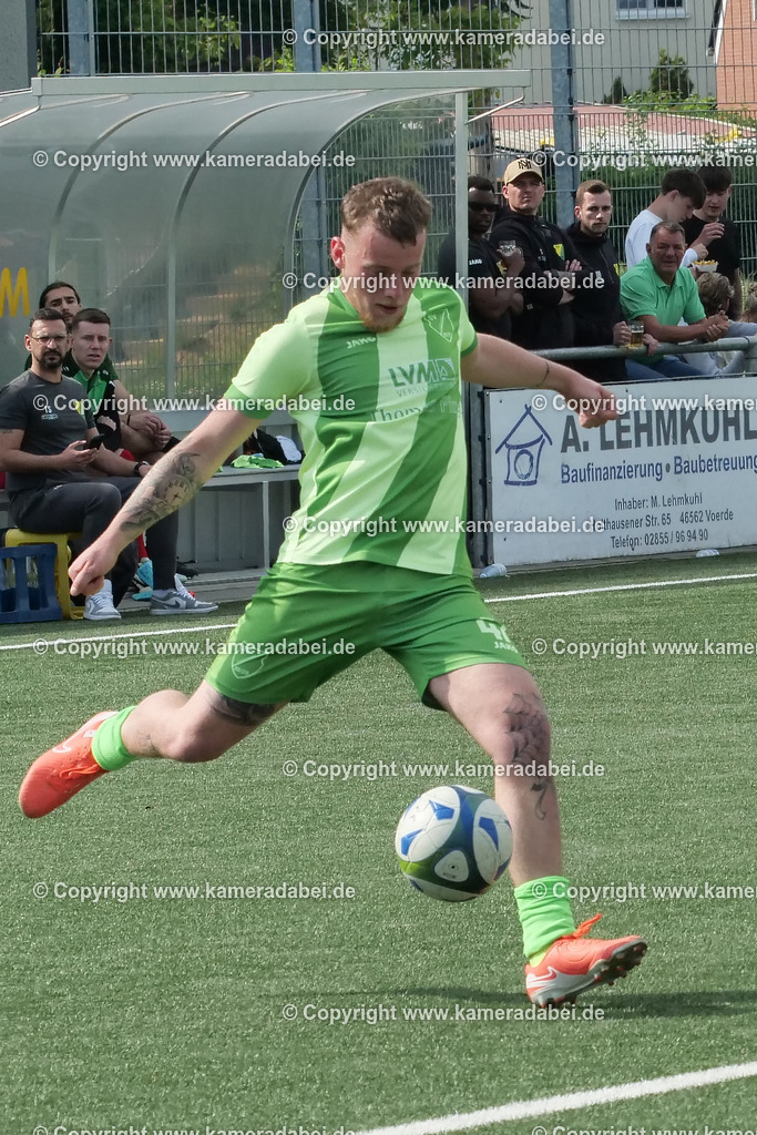 Fußball : Bezirksliga : SV 08/29 Friedrichsfeld - Borusia Veen am 10.05.2026 in Voerde Friedrichsfeld | Fußball : Bezirksliga : SV 08/29 Friedrichsfeld - Borusia Veen am 10.05.2026 in Voerde Friedrichsfeld - Realisiert mit Pictrs.com