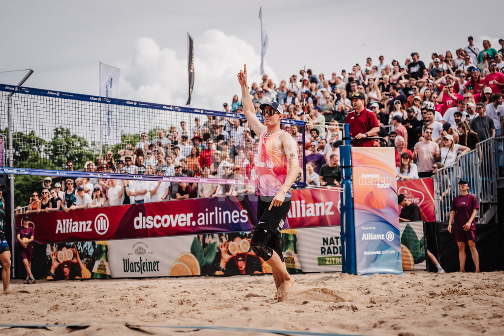 Beachvolleyball | Männer | Allianz German Beach Tour 2025 | Tourstop Hamburg | 31.05.2025 | Robin Sowa jubelt nach dem Sieg