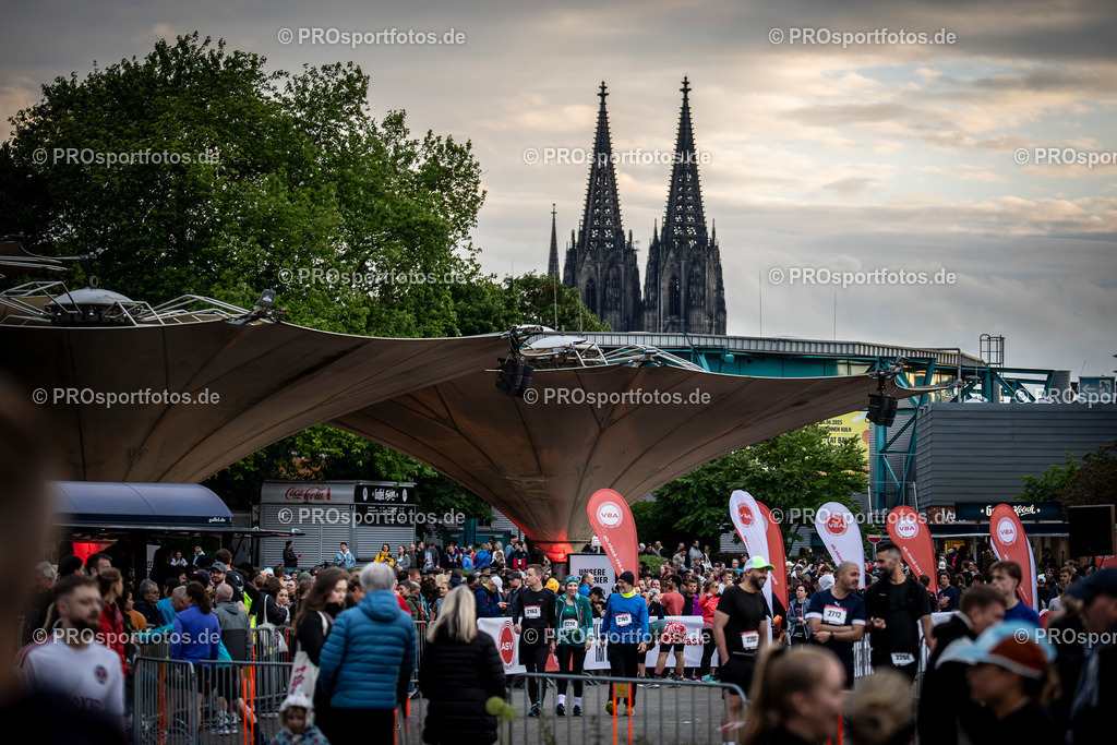 22. ASV Nachtlauf; Koeln, 28.05.25 | Impressionen vom 22. ASV Nachtlauf am 28.05.25 am Tanzbrunnen in Koeln. Foto: BEAUTIFUL SPORTS/Axel Kohring
