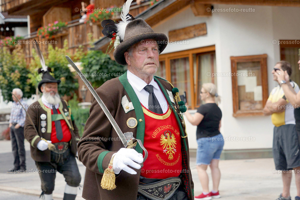 e21-news-2023-Juli23-Regimentsschuetzenfest3-Steeg-UMZUG_DORF-DSC07416 | Info aus dem Bezirk Reutte/Ausserfern Tirol sowie eine umfangreiche Bilddatenbank über die gesamte Region: Lechtal, Talkessel Reutte, Tannheimertal, Zwischentoren. Lech, Plansee, Zugspitze, Grenztunnel, B179, Fernpassstraße, Verkehr, Lawinen, Tradition, - Realisiert mit Pictrs.com
