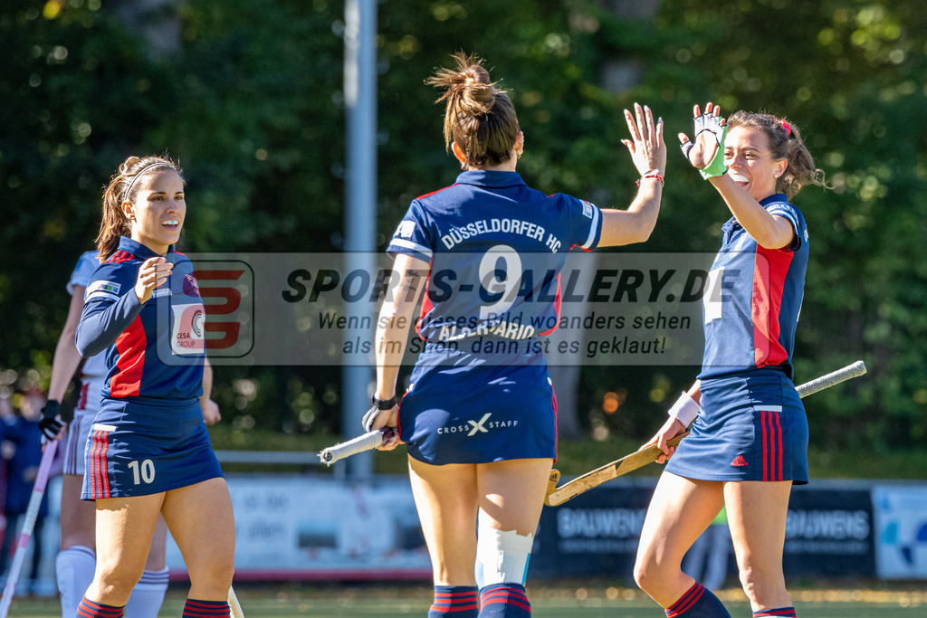 SFE_20221009_0018 | 1. Bundesliga Hockey Damen Rot-Weiss Köln - Düsseldorfer HC am 09.10.2022 in Köln (KTHC Stadion Rot-Weiss Köln Tennis and Hockey Club), Photo: Stephan Fehrmann 2022 (Sports-Gallery),Agustina Albertarrio ( Düsseldorfer HC #9 ),Selin Oruz ( Düsseldorfer HC #14 ),Sara Strauss ( Düsseldorfer HC #11 )