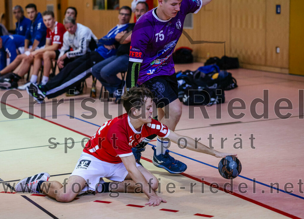 2023-10-21_013_SpVgg_Altenerding_III_gegen_TSV_Taufkirchen-Vils | Erding, Deutschland, 21.10.2023:
Handball, Bezirksklasse Männer Staffel Ost 2023 / 2024, 4. Spieltag, SpVgg Altenerding III gegen TSV Taufkirchen/Vils, Endergebnis: 27:32

Julian Mühlenbeck (TSV Taufkirchen/Vils, #74), Mike Göthe (SpVgg Altenerding, #75)

Foto: Christian Riedel / fotografie-riedel.net