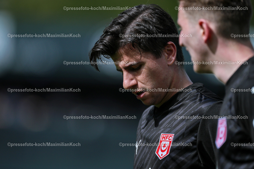Koe3Liga13042402126 | 13.04.2024, Köln, Fußball, bwin 3. Liga Herren, Sportpark Höhenberg, 33. Spieltag, Saison 2023 2024, FC Viktoria Köln – Hallescher FC: Tunay Deniz (Hallescher FC). 
DFB regulations prohibit any use of photographs as image sequences and or quasi-video.