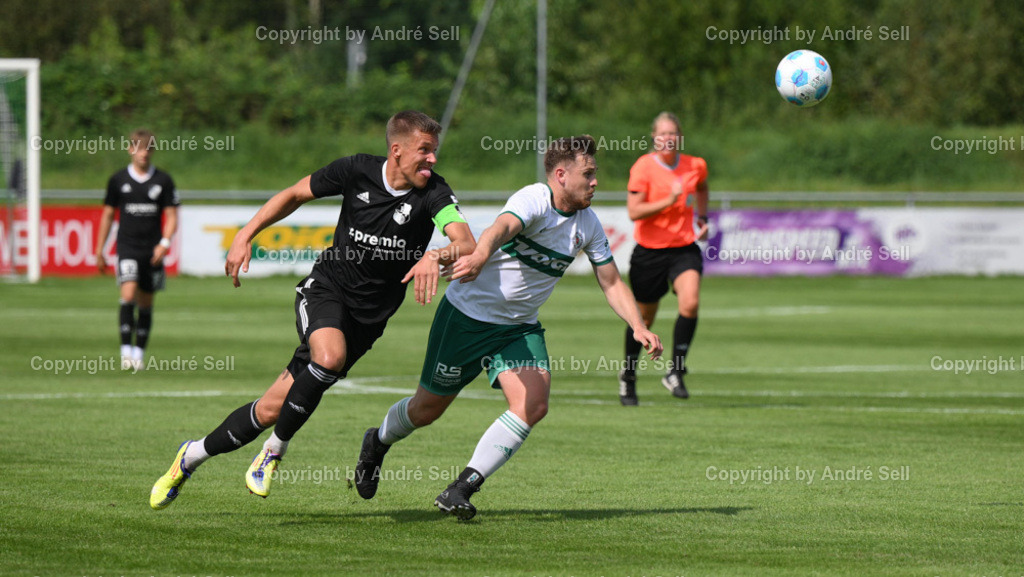 PSV Neumünster vs Heider SV | Marc-Oliver Timm (PSV #5) / Jonah Gieseler (Heide #27) - Fußball-Oberliga Männer 2024/2025 / PSV Neumünster vs Heider SV / PSV Stadion Platz A / Neumünster / 17.08.24 - Realisiert mit Pictrs.com