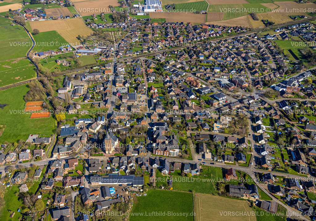 Rees240312362Millingen | Luftbild, Ausbau der Betuweroute und Betuwe-Linie Eisenbahnstrecke, Wohngebiet und Ortsansicht, Kirche St. Quirinus, Altenpflegeheim St. Joseph Millingen gGmbH, Millingen, Rees, Nordrhein-Westfalen, Deutschland