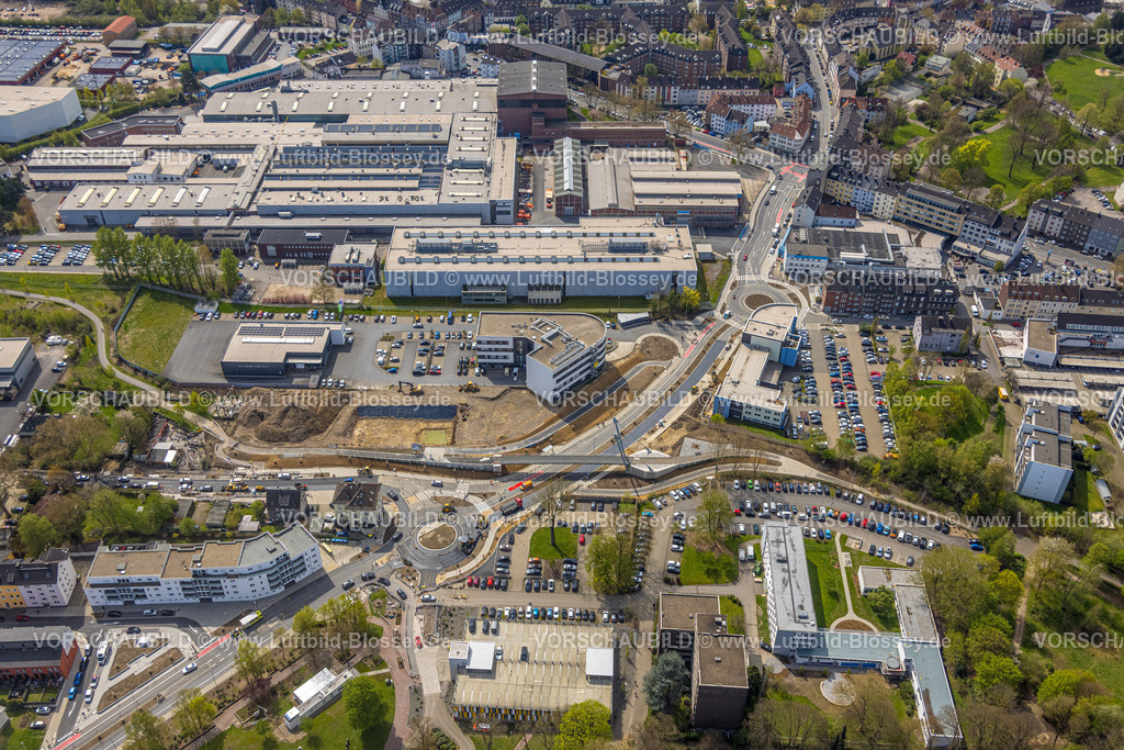 Witten230402382 | Luftbild, Pferdebachstraße Baustelle mit Sanierung, neuer Kreisverkehr, Rheinischer Esel Radwegbrücke, Ärztehaus Pferdebachstraße, ZF Industrieantriebe Witten GmbH, Sonnenschein, Witten, Ruhrgebiet, Nordrhein-Westfalen, Deutschland