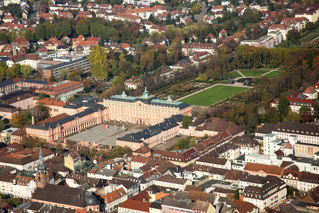 Luftbild: Schloss - Residenzschloss Rastatt an der Herrenstraße im Ortsteil Rastatt-Innenstadt in Rastatt im Bundesland Baden-Württemberg in Deutschland. Foto: IMG_075259.jpg vom 26.10.2014 durch Werner Riehm/FLY-FOTO.de