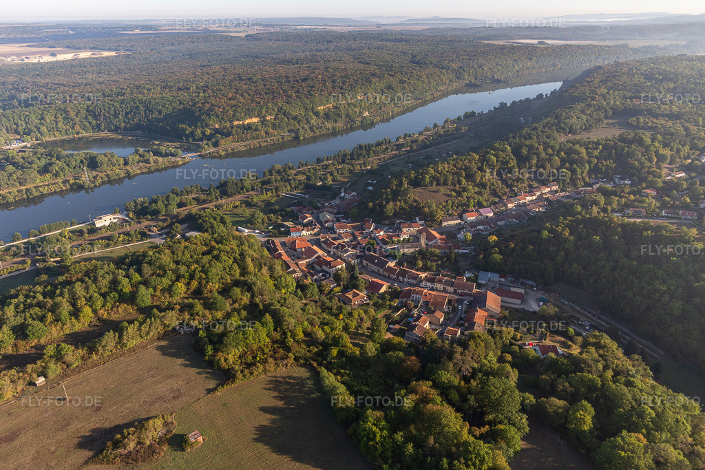 Luftbild: Ortsansicht in Aingeray im Bundesland Meurthe-et-Moselle in Frankreich. Foto: IMG_118129.jpg vom 15.09.2019 durch Werner Riehm/FLY-FOTO.de