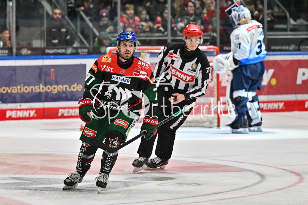 Augsburger Panther - ERC Ingolstadt | Jubel der Panther nach dem Treffer zum 2-4 druch Luca TOSTO (Augsburger Panther #77) / Freude / Happy / Tor / Torschuetze / DEL: Augsburger Panther - ERC Ingolstadt, Curt Frenzel Stadion am 26.01.2025
