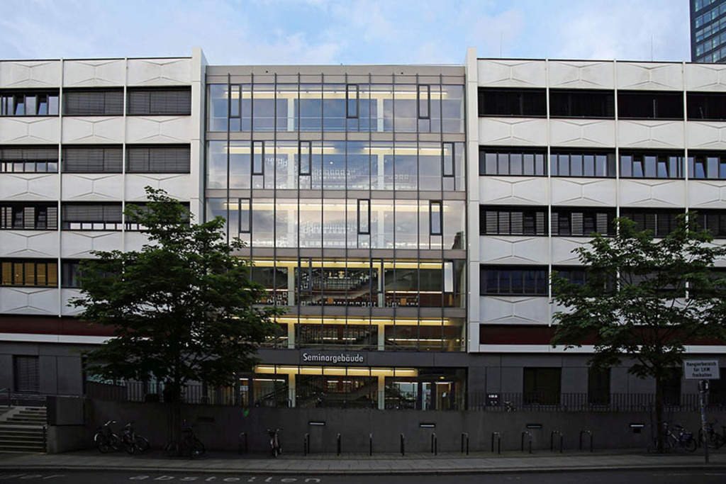 Foto: Leipzig - Universität Leipzig | Das Team hinter BILDLEXIKON LEIPZIG bündelt historische wie aktuelle Informationen über die Stadt Leipzig in Text und Bild auf einer Plattform und stellt diese der interessierten Öffentlichkeit zur Verfügung.